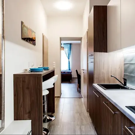Free Parking And A Well Designed Cozy Flat Apartment *