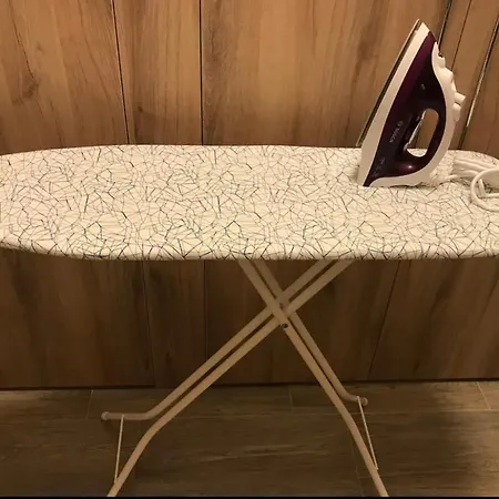 Free Parking And A Well Designed Cozy Flat Apartment *