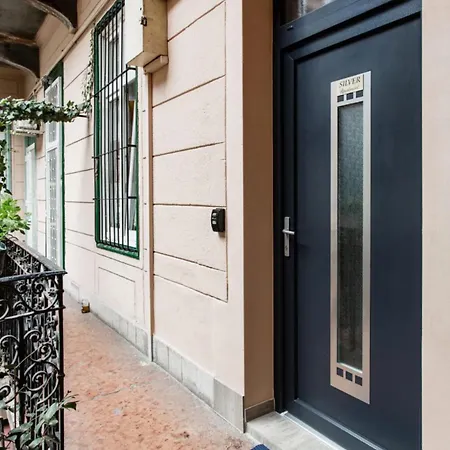 Free Parking And A Well Designed Cozy Flat * Budapest
