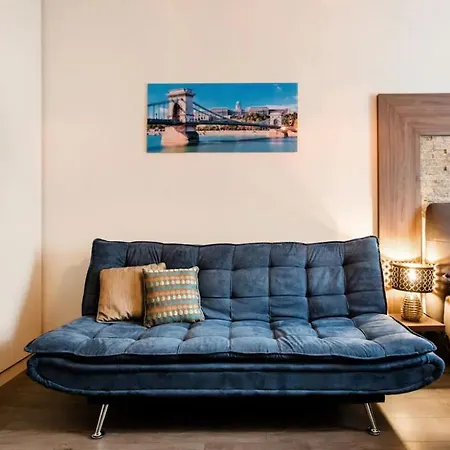 Free Parking And A Well Designed Cozy Flat